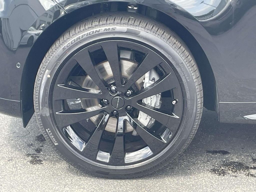 New 2026 Santorini Black Land Rover Dynamic SE image 12