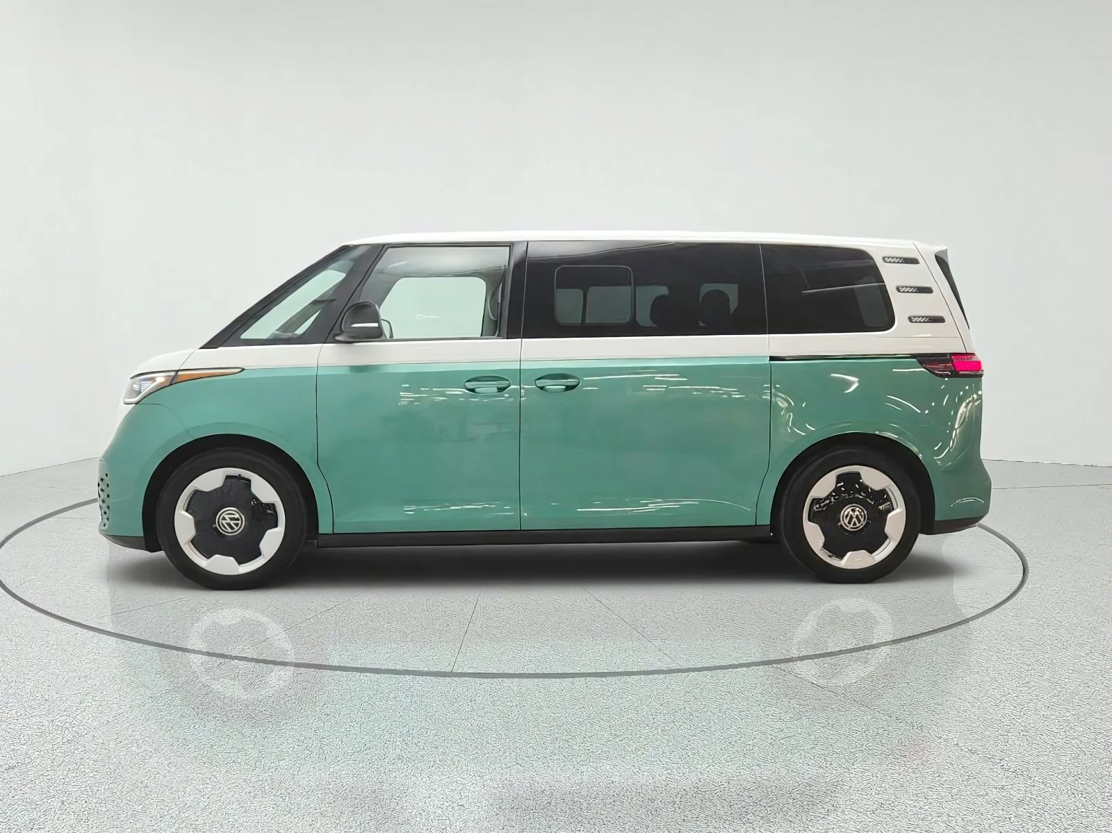 Used 2025 Mahi Green Volkswagen Pro S Plus image 8