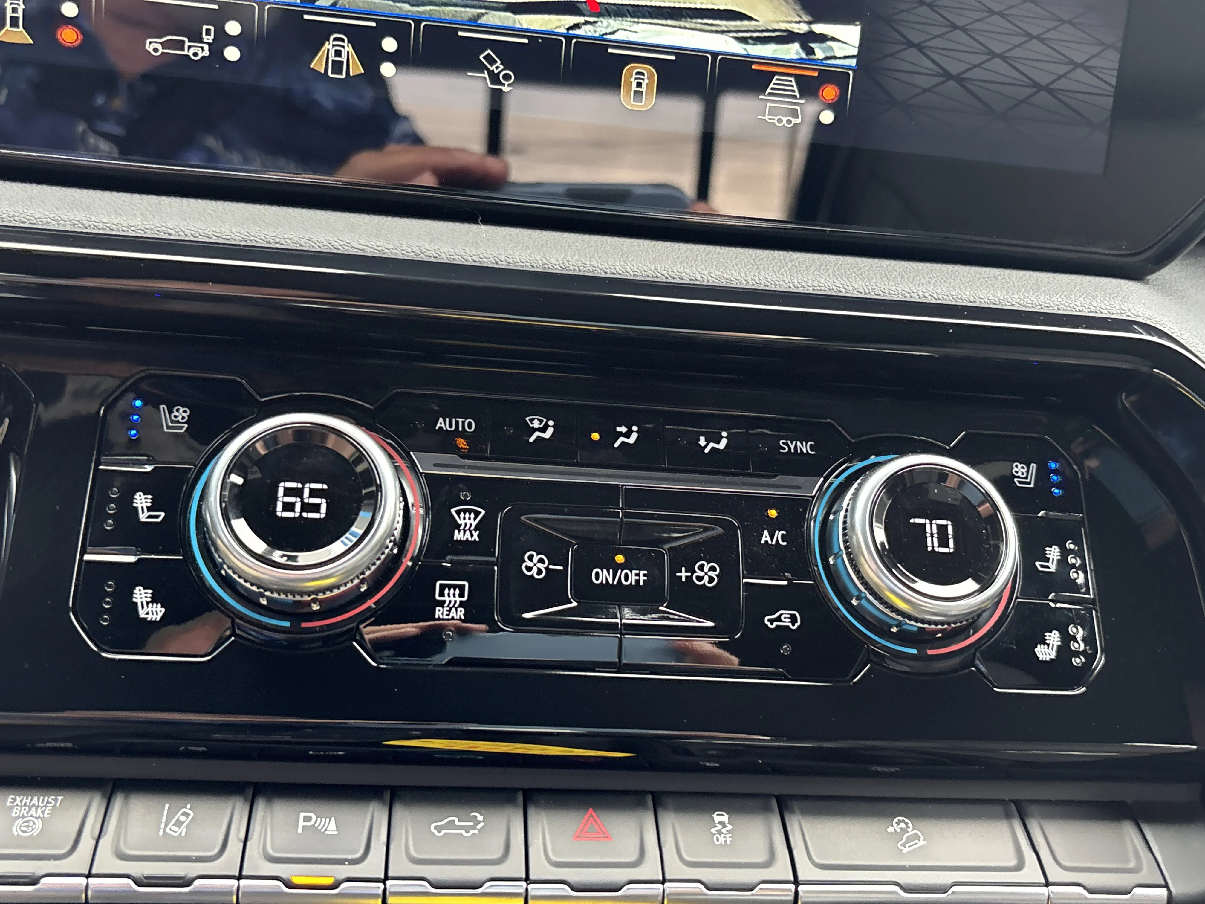 2026 GMC Sierra 3500HD AT4 - Photo 44