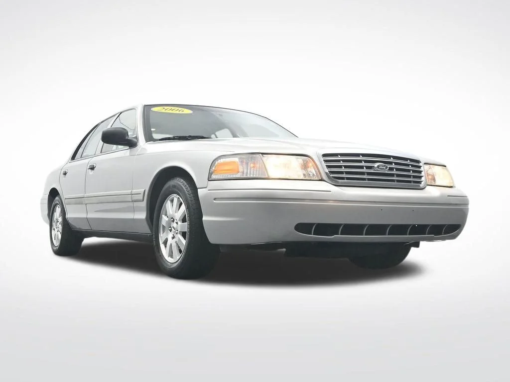 Used 2006 Silver Ford LX image 33