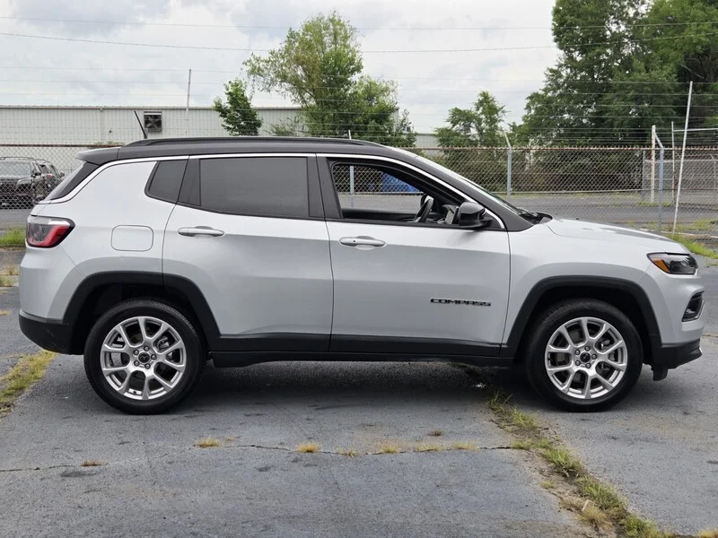 Used 2025 Silver Zynith Metallic Clearco JEEP LIMITED image 6