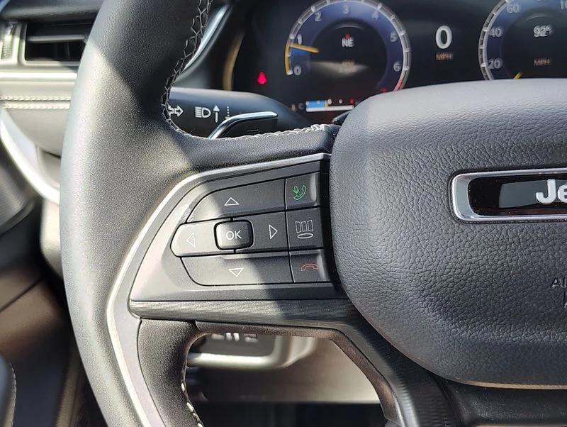 Used 2025 White Jeep Altitude X image 27