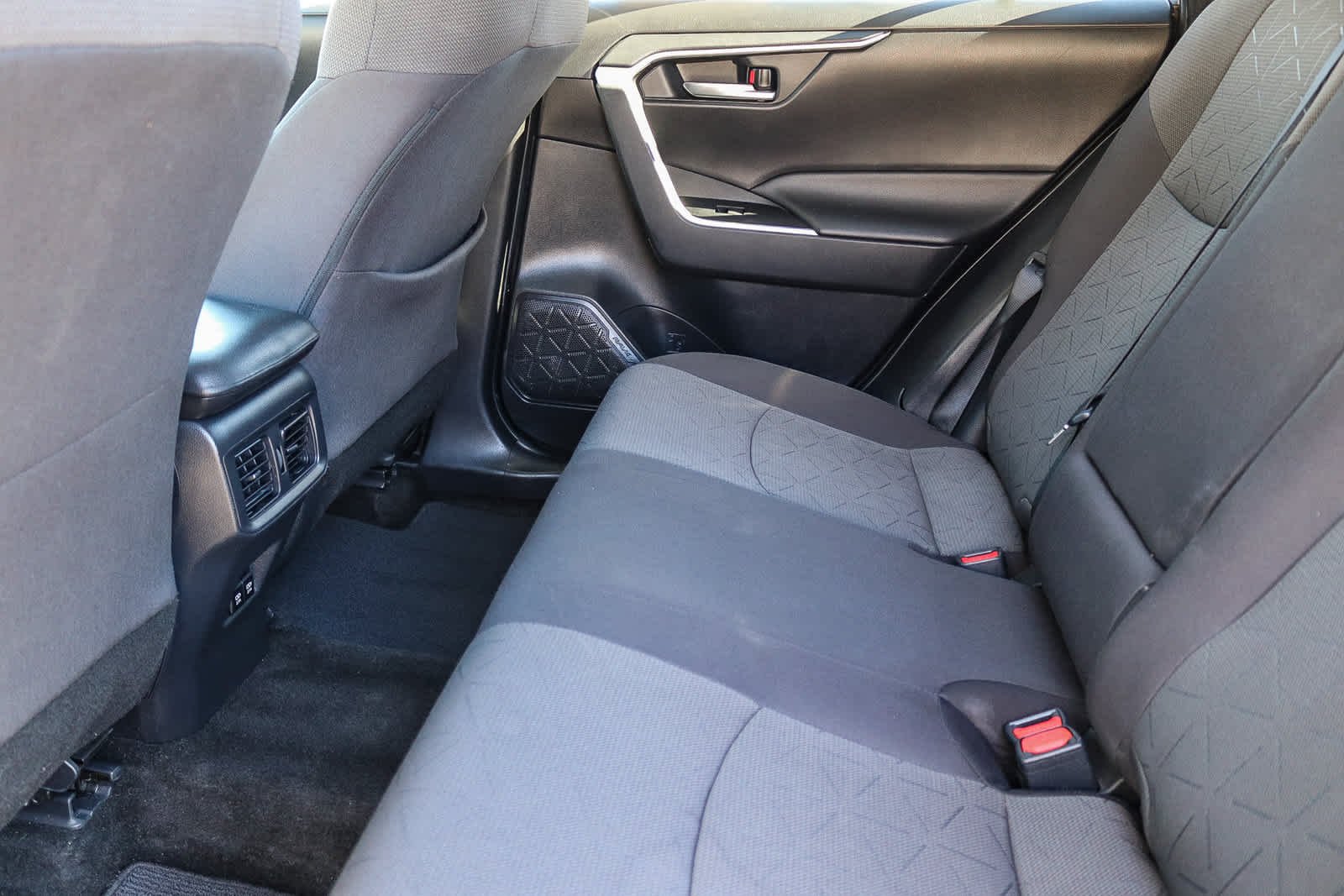 Used 2021 Silver Sky Metallic Toyota XLE image 18
