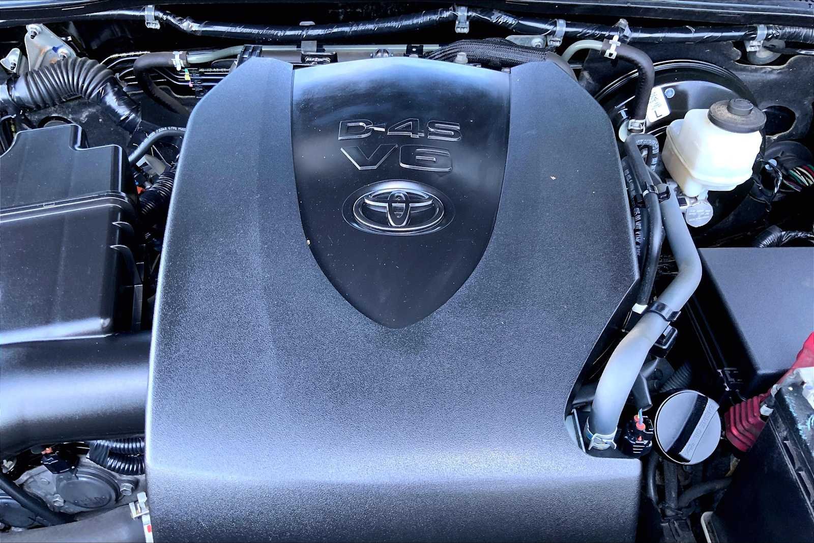 Used 2019 Midnight Black Metallic Toyota SR5 image 29