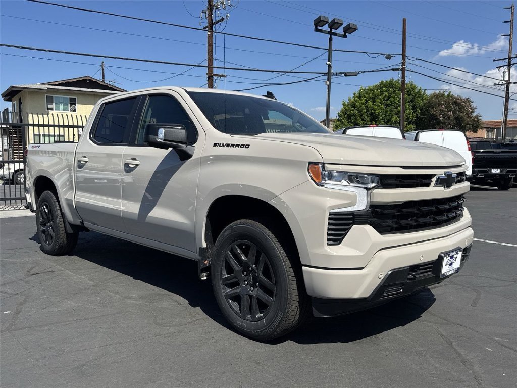 New 2026 Summit White Chevrolet RST image 3