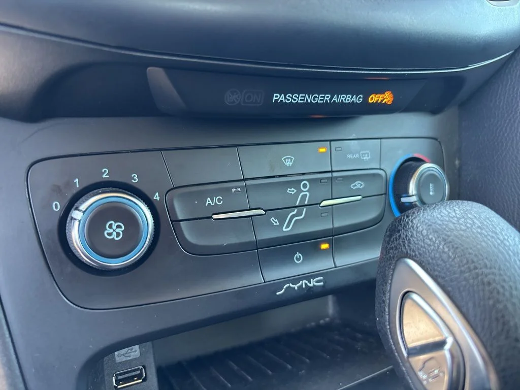 Used 2018 Gray Ford SE image 24