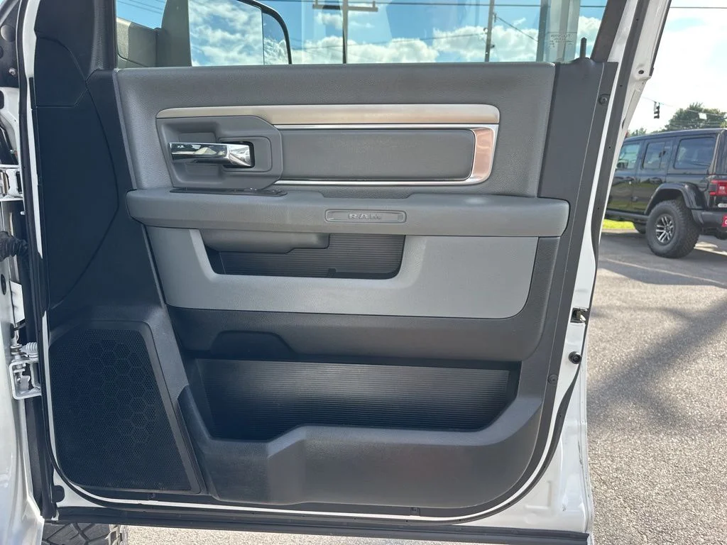 Used 2017 White Ram SLT image 22