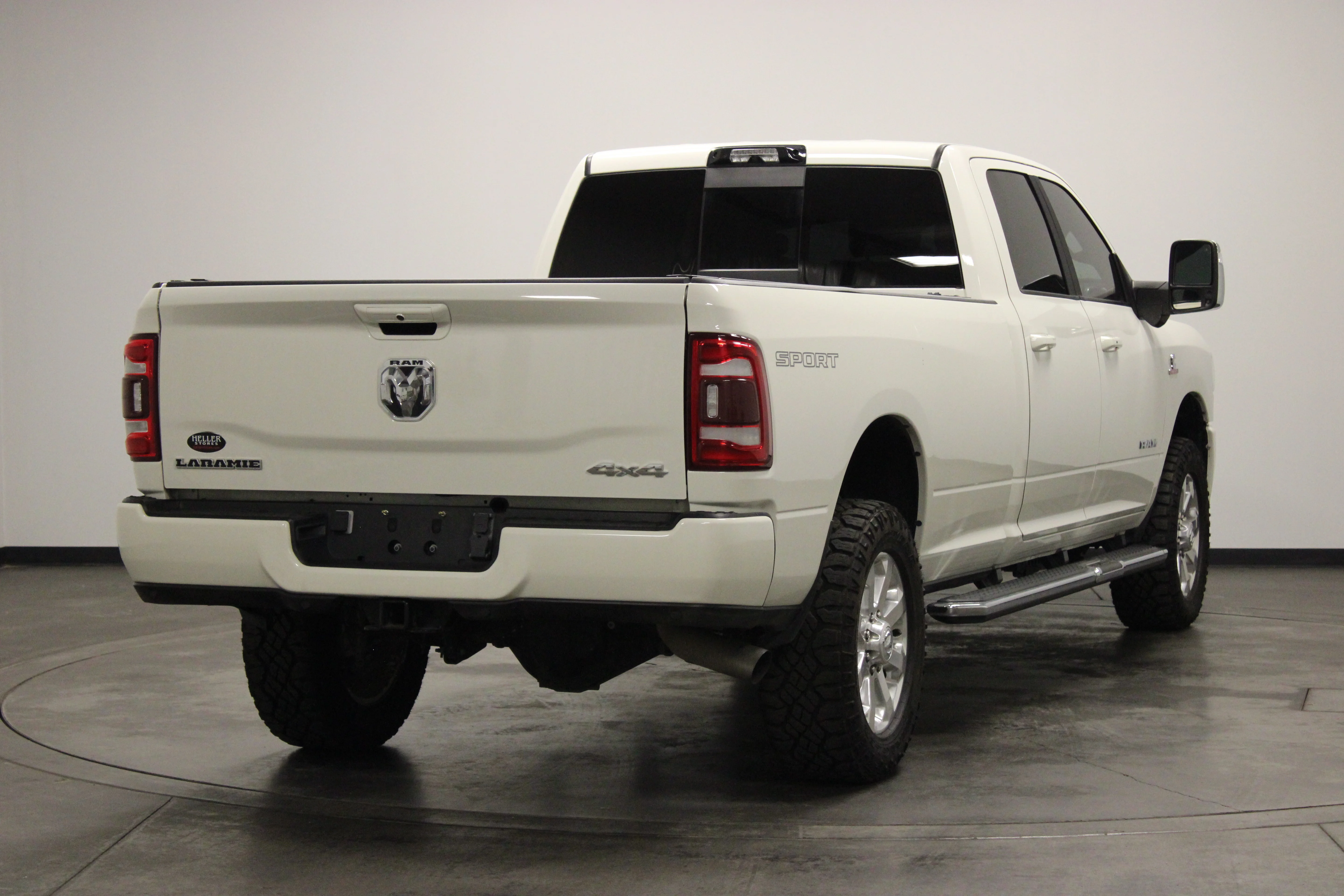 Used 2024 Pearl White Ram Laramie image 8