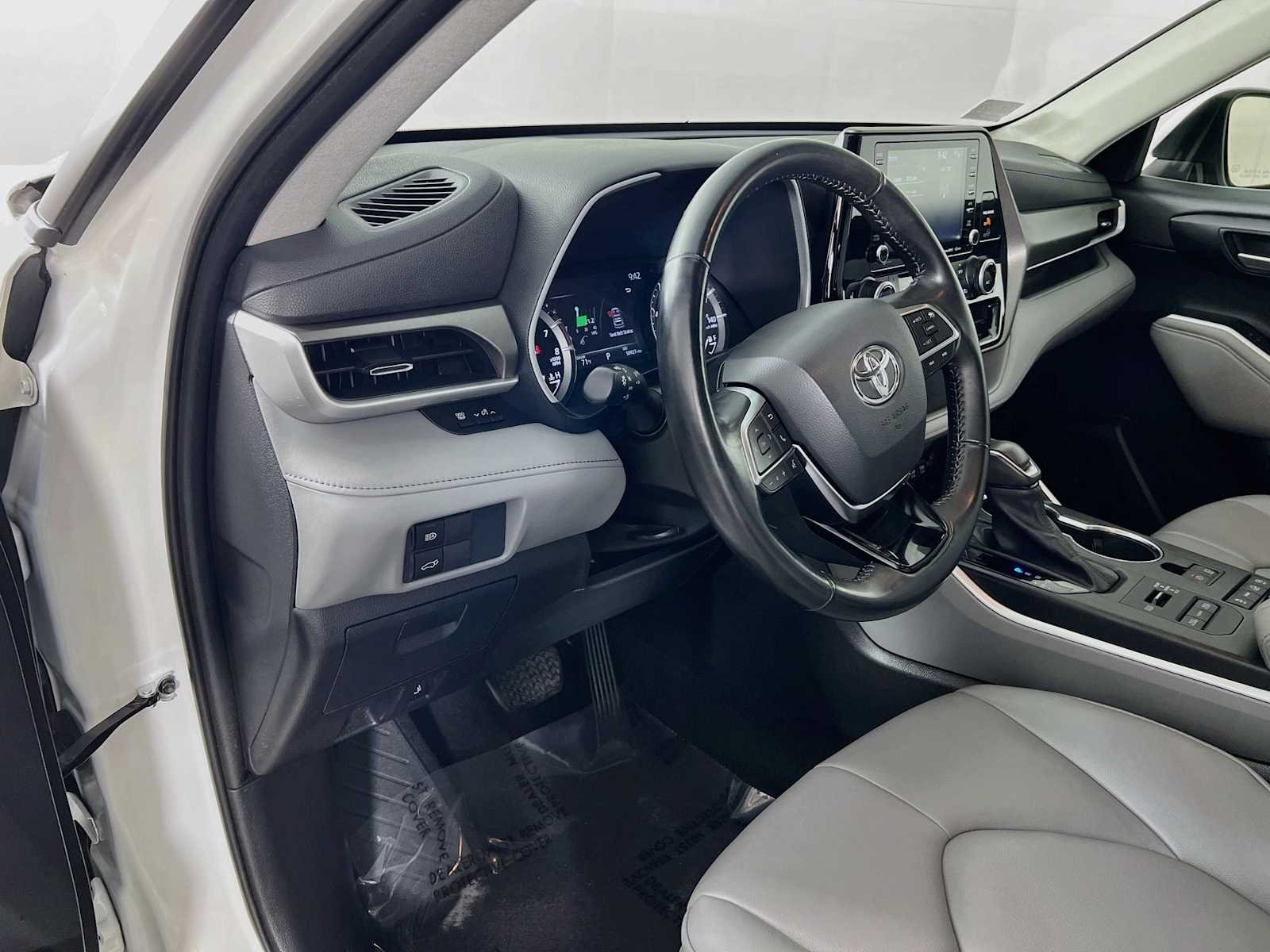 Used 2021 Blizzard Pearl Toyota XLE image 9