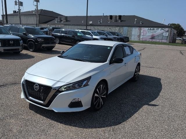 Used 2020 White Nissan 2.5 SR image 13