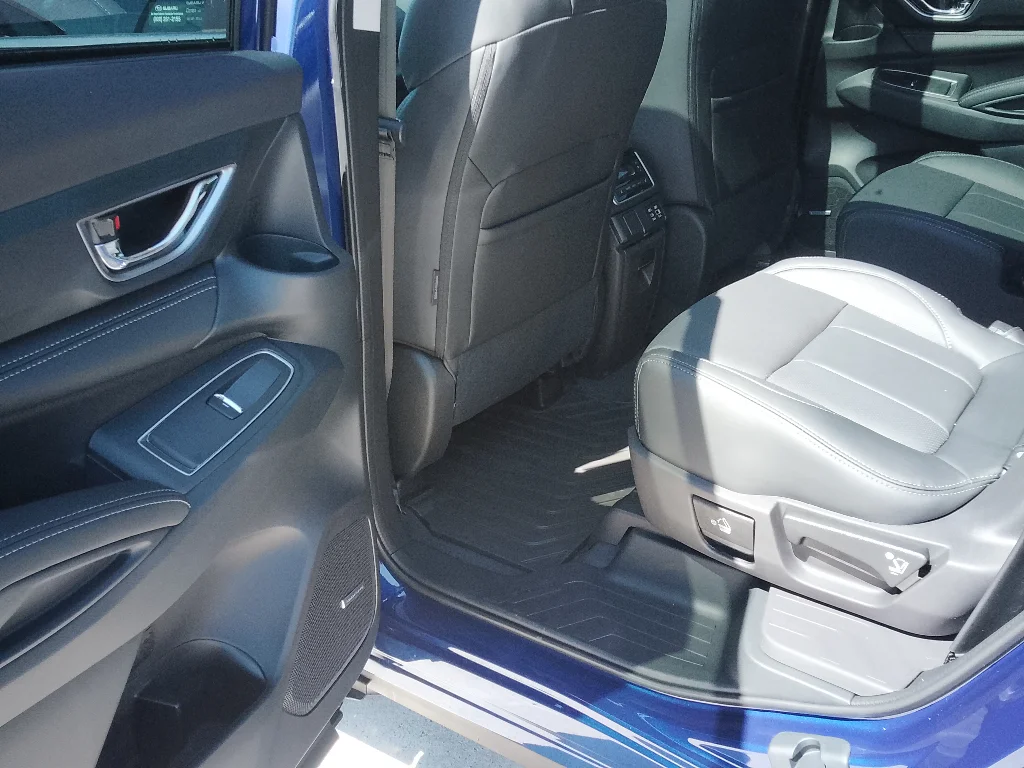 New 2026 SAPPHIRE BLUE PEARL Subaru Limited 7-Passenger image 11