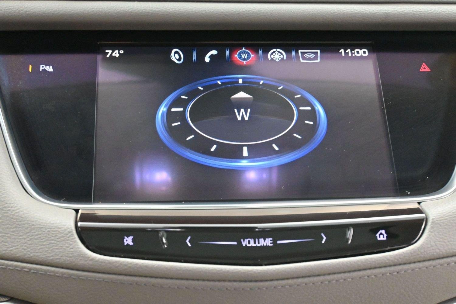 Used 2017 CRYSTAL WHITE TRICOAT Cadillac Luxury FWD image 27