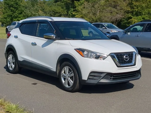 Used 2019 White Nissan S image 15
