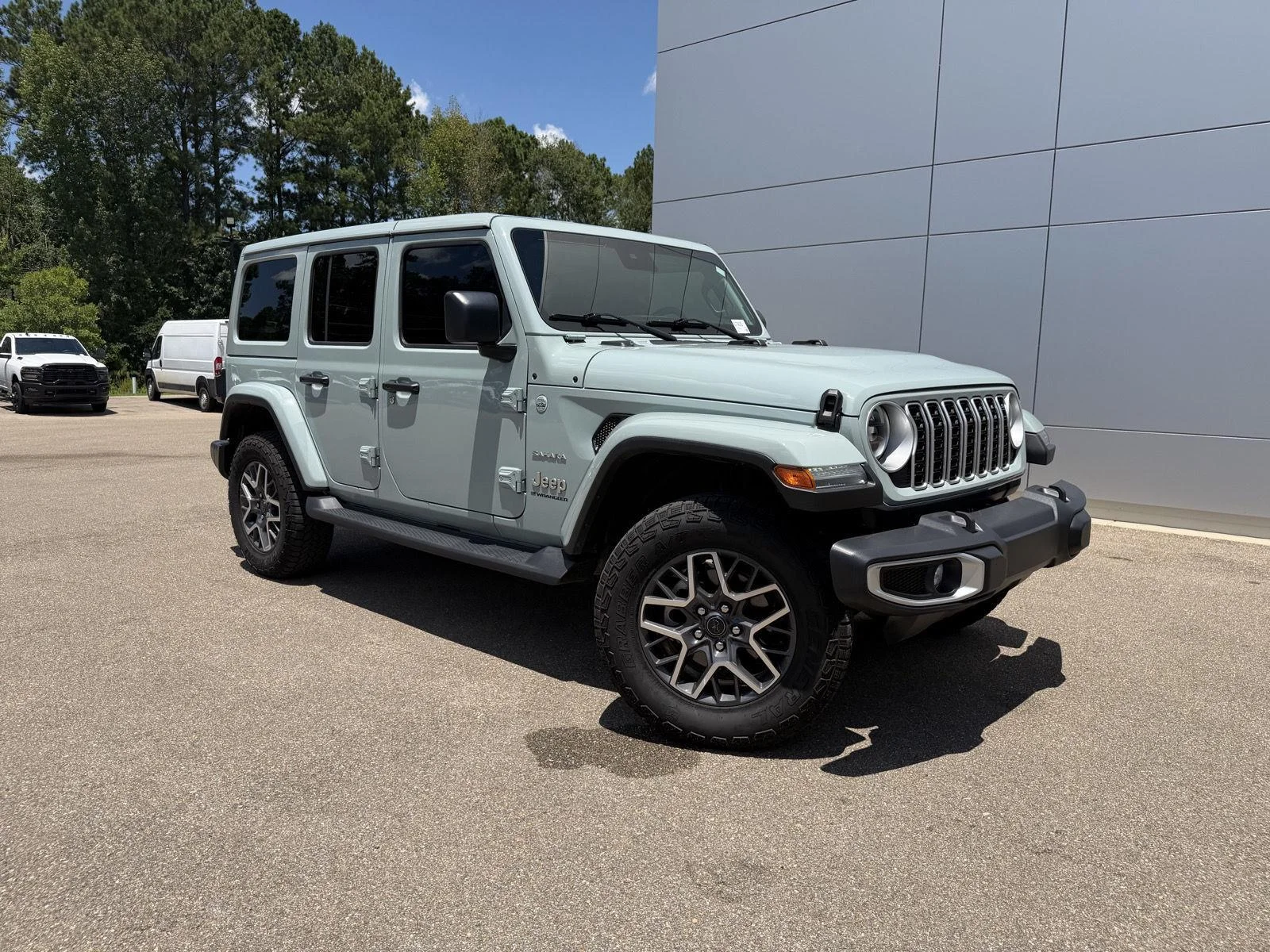 Used 2024 Earl Clearcoat Jeep Sahara image 3