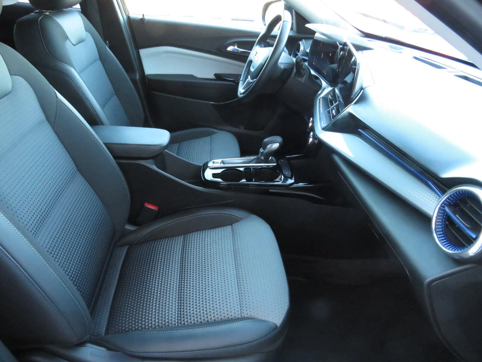 Used 2024 Mosaic Black Metallic Chevrolet LT image 25