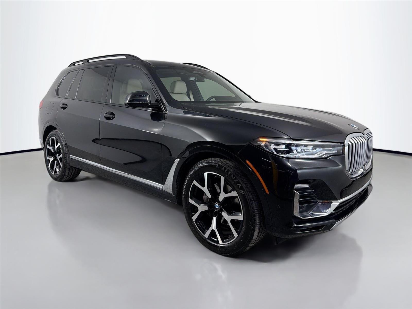 Certified Used 2022 Black Sapphire Metallic BMW xDrive40i image 4
