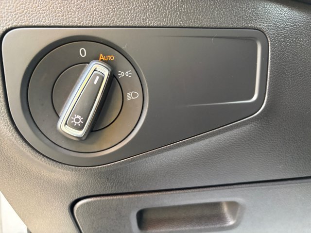 Used 2019  Volkswagen 2.0T SE image 27