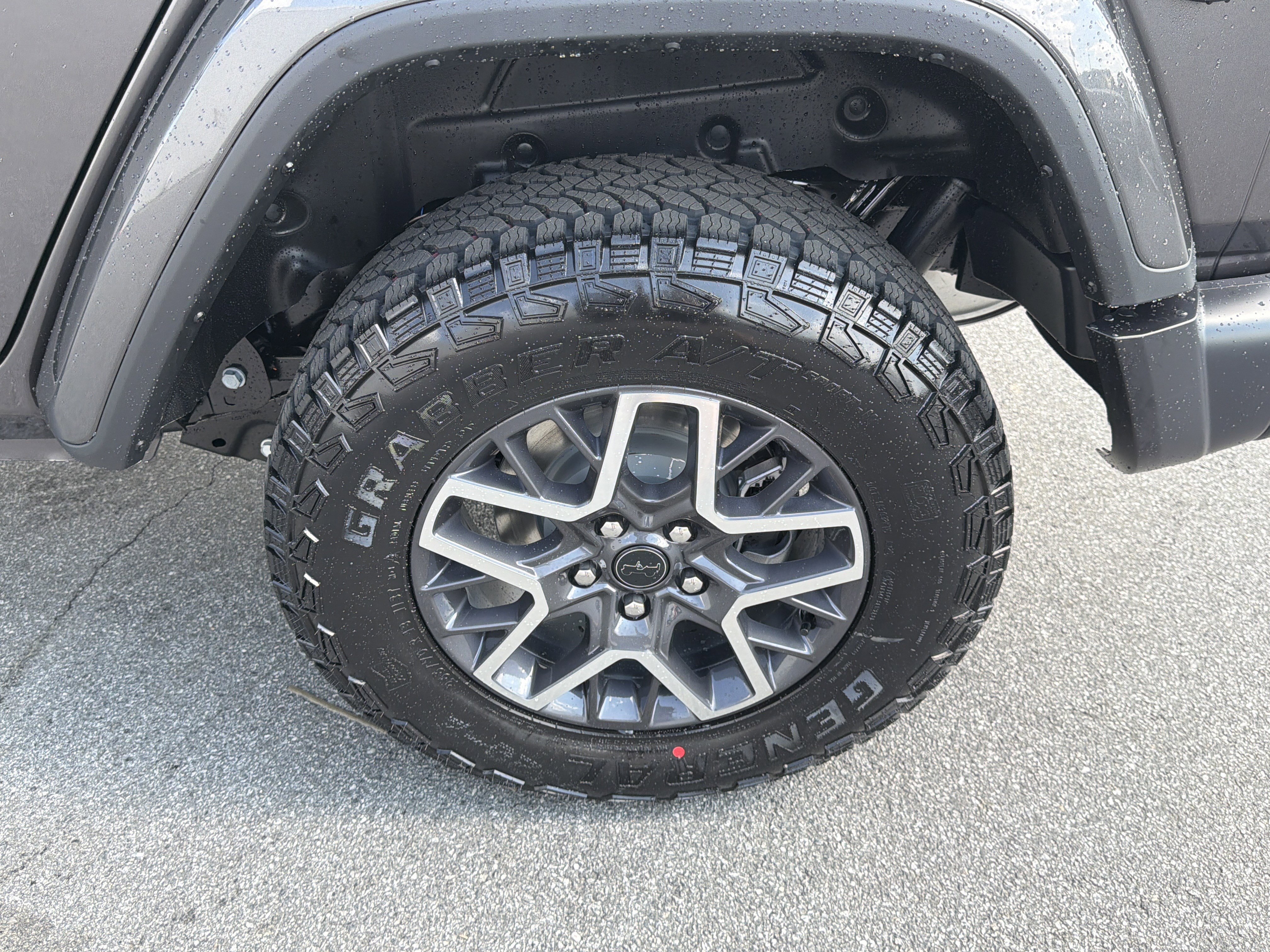 New 2026 Granite Crystal Metallic Clearcoat Jeep Sahara image 23
