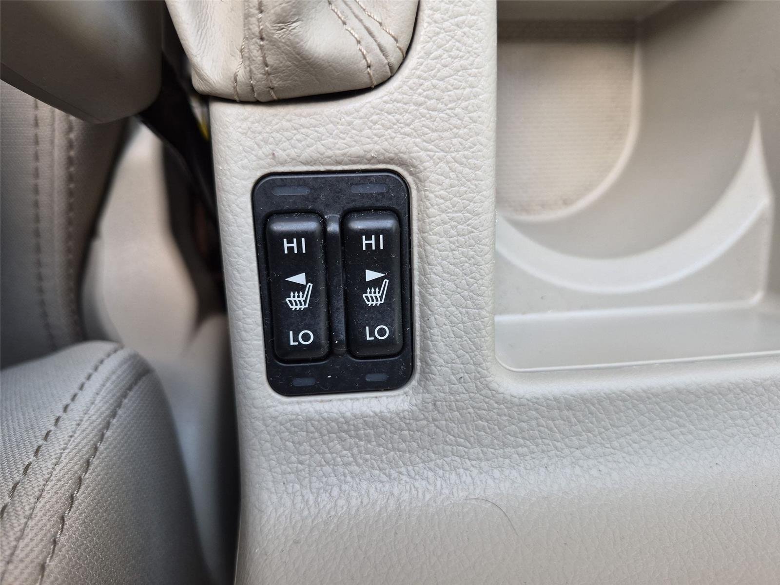Used 2014 Satin White Pearl Subaru Premium image 27