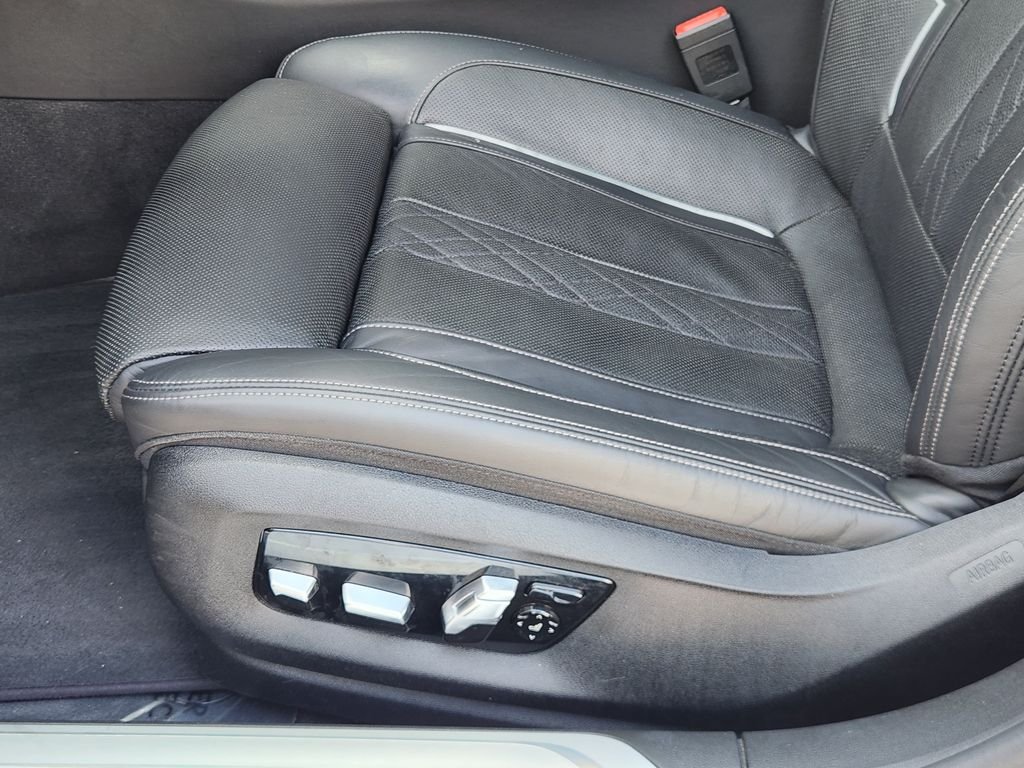 Used 2019 White Metallic BMW 750i image 23