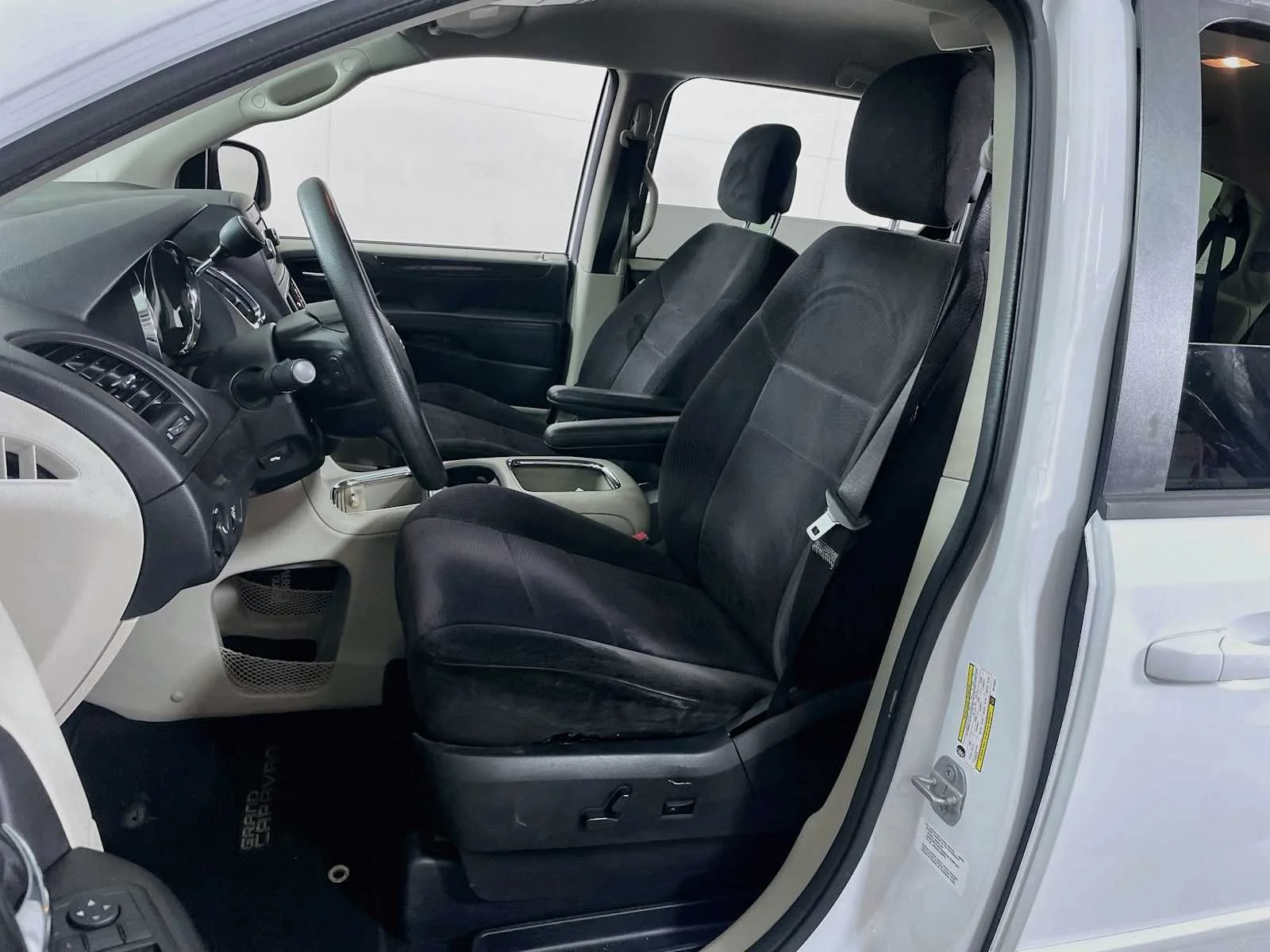 Used 2014 Bright White Clearcoat Dodge SXT image 16
