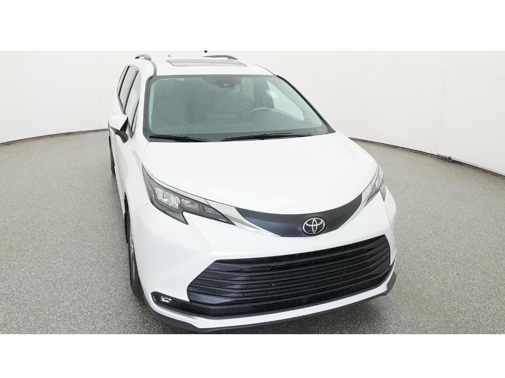 New 2026 Wind Chill Pearl Toyota XLE image 14