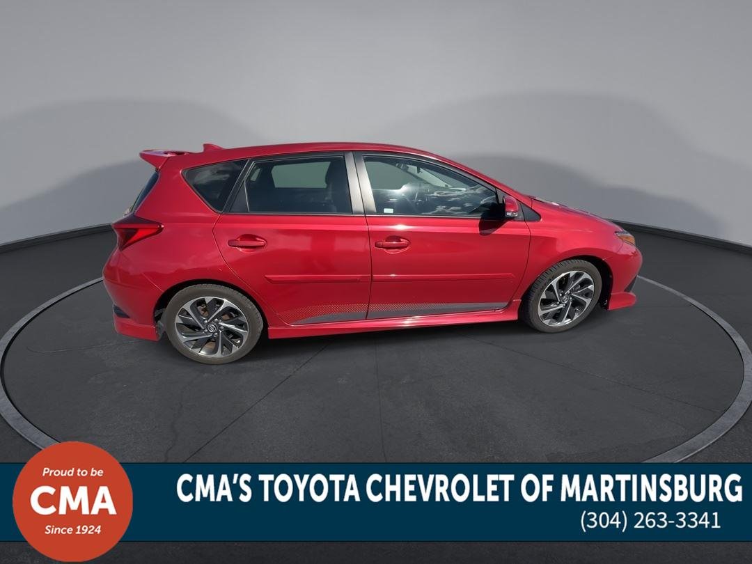 Used 2017 Barcelona Red Metallic Toyota BASE image 9