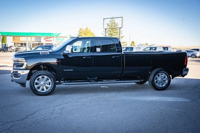 2026 RAM 3500 Laramie - Photo 11