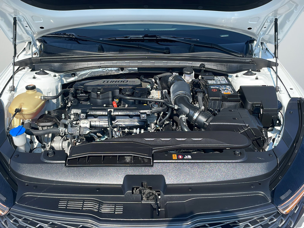 Used 2023 White Kia GT-Line image 36