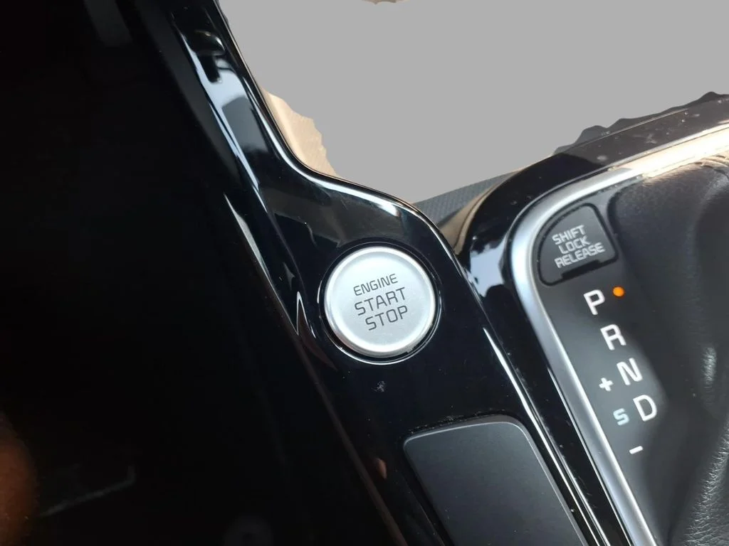 Used 2023 White Kia S image 21