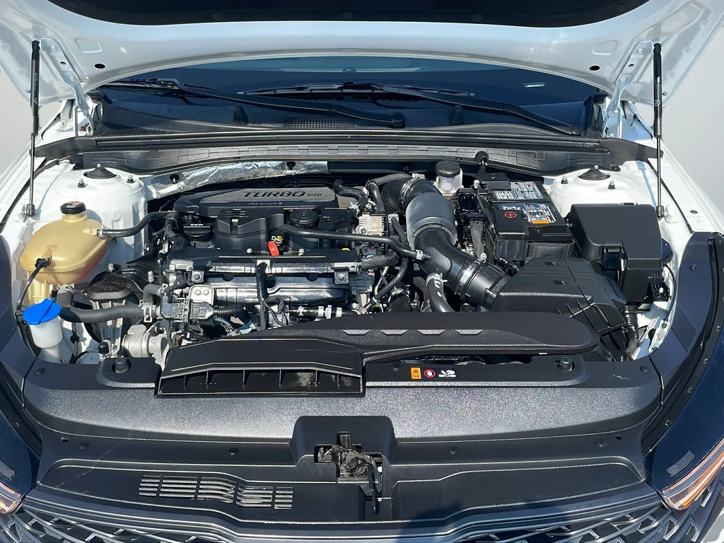 Used 2023 White Kia GT-Line image 36