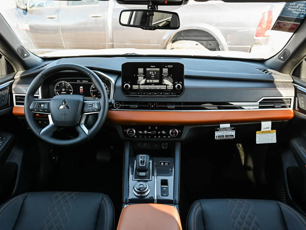 2025 Mitsubishi Outlander Plug-in Hybrid SEL - Photo 13