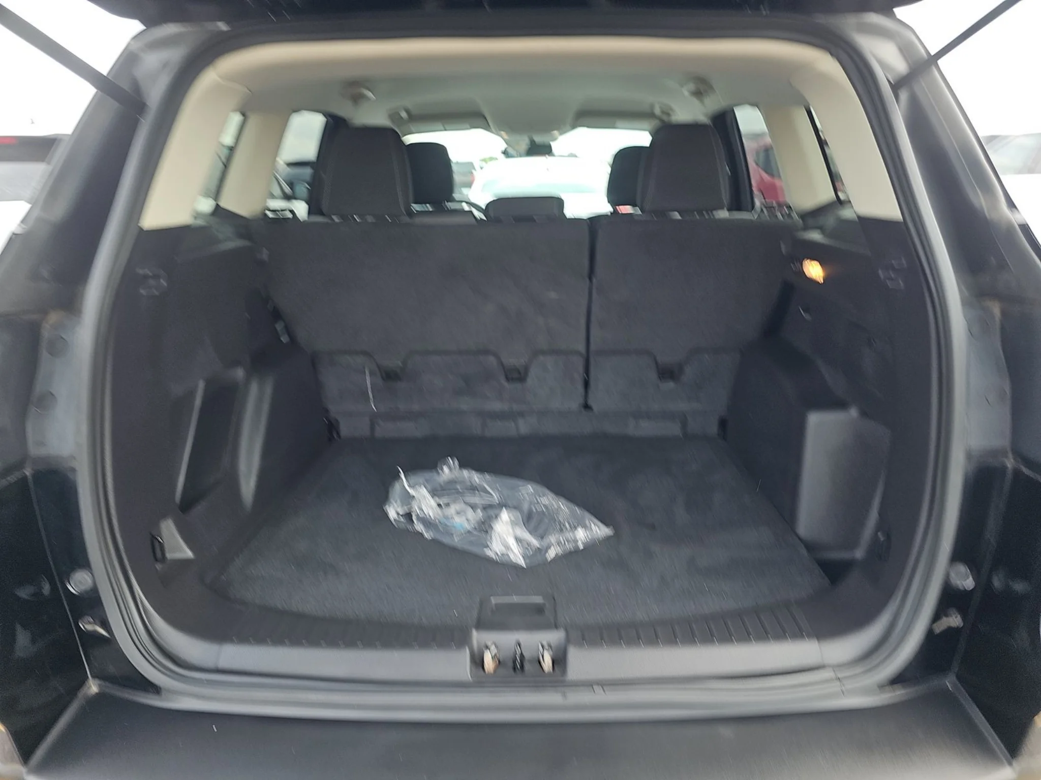 Used 2018 Shadow Black Ford SE image 7