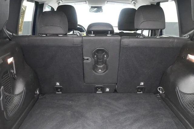 Used 2017 Blue Jeep Latitude image 31