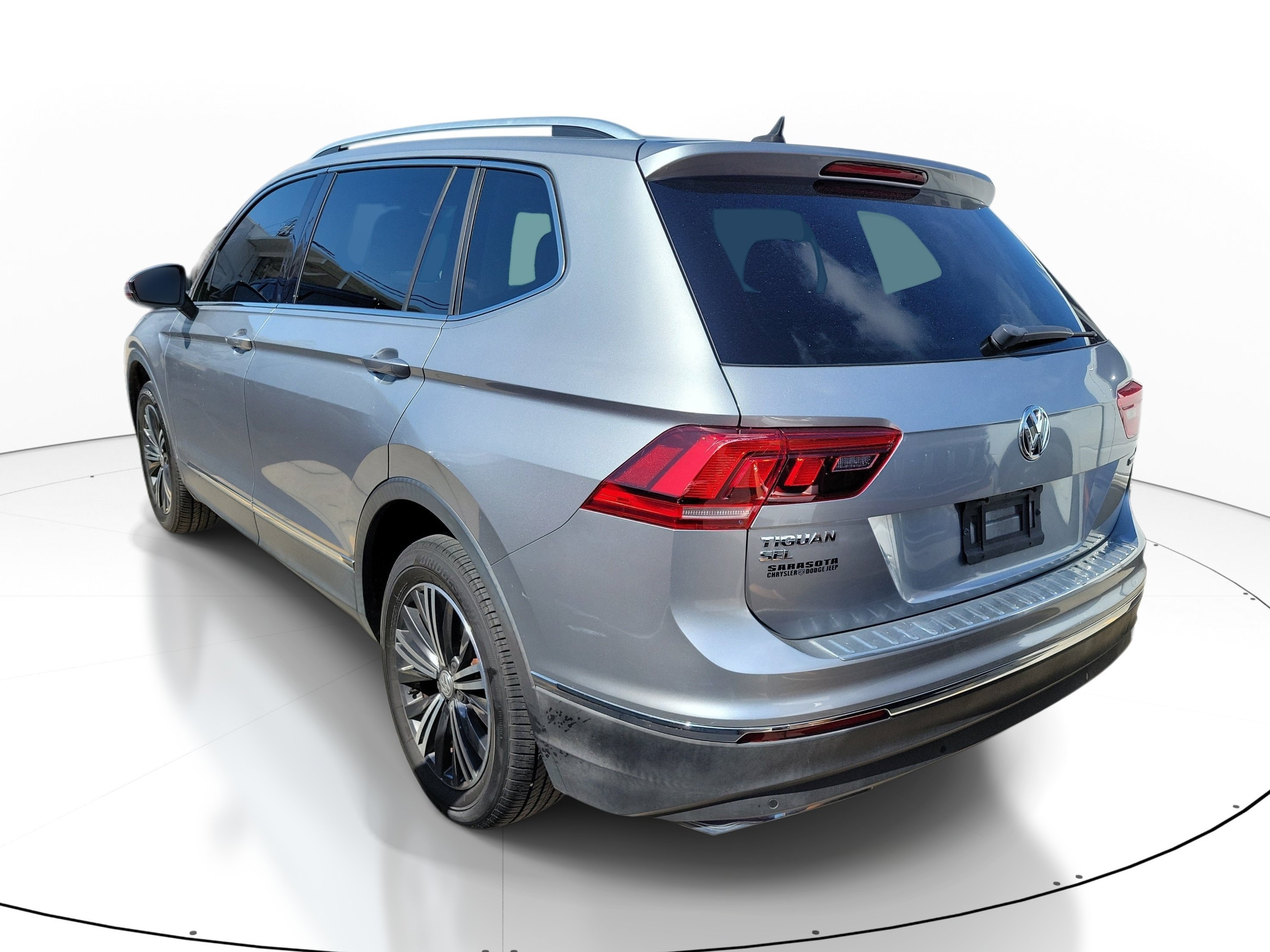 Used 2019 White Silver Metallic Volkswagen SE image 3