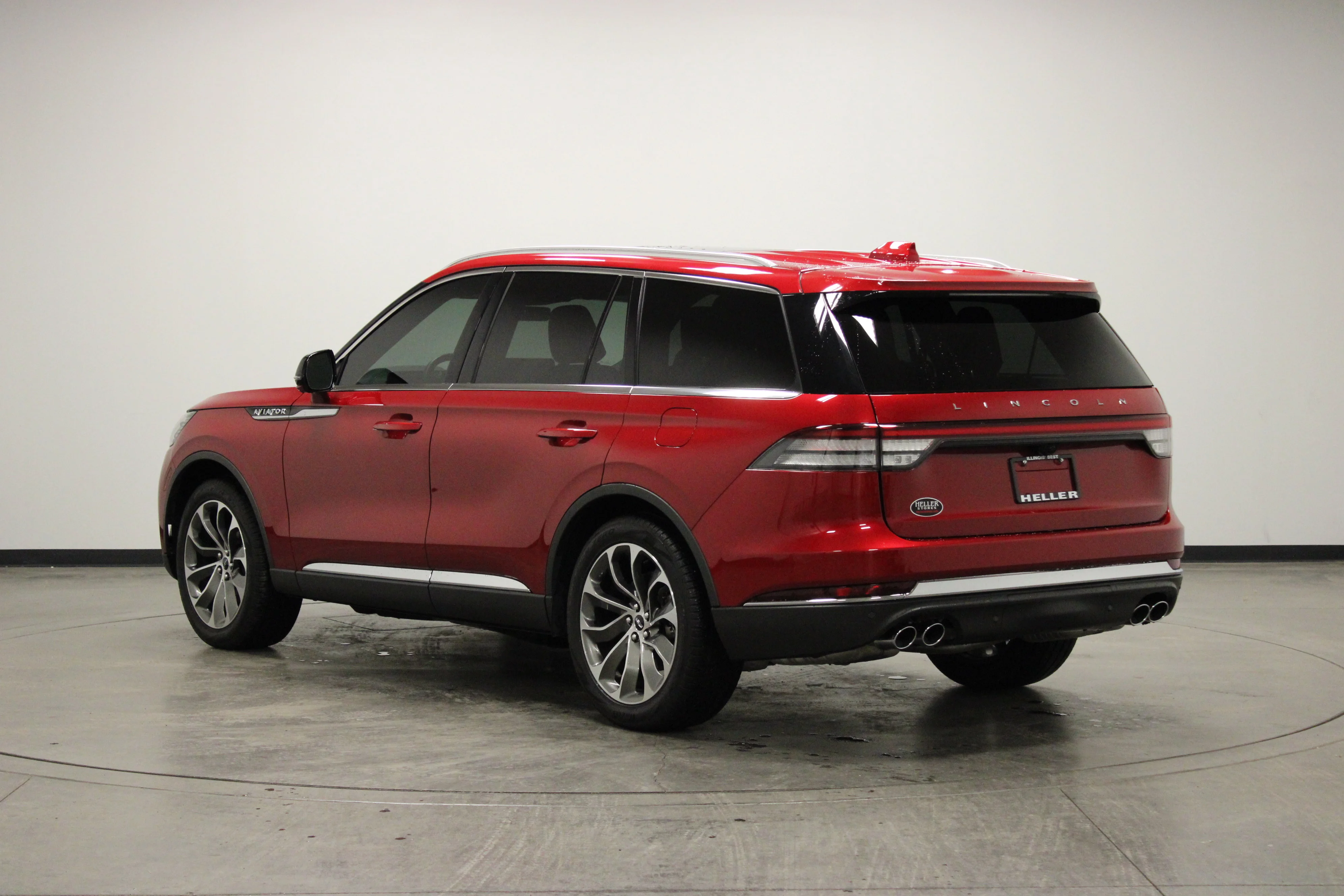 Used 2025 Red Carpet Tinted Clearcoat Lincoln Reserve image 6