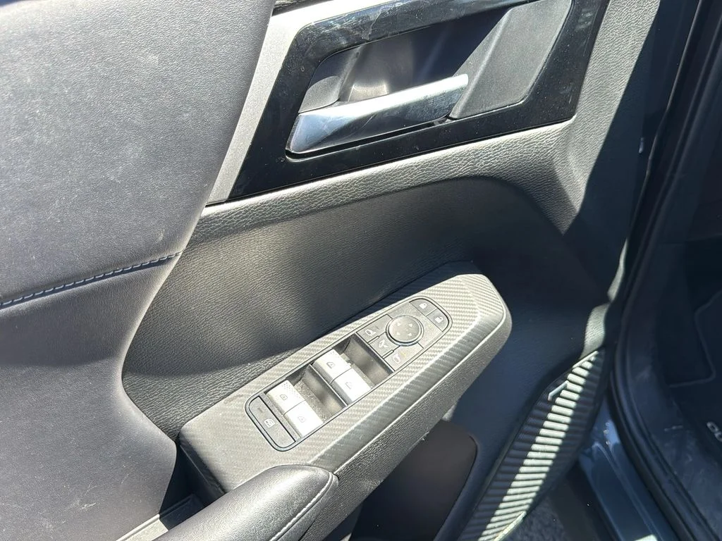 Used 2025 Gray Mitsubishi SE image 10
