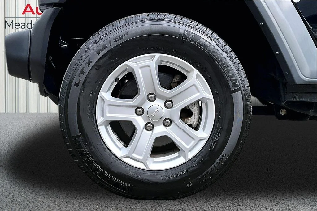 Used 2023 Black Jeep Sport S image 33