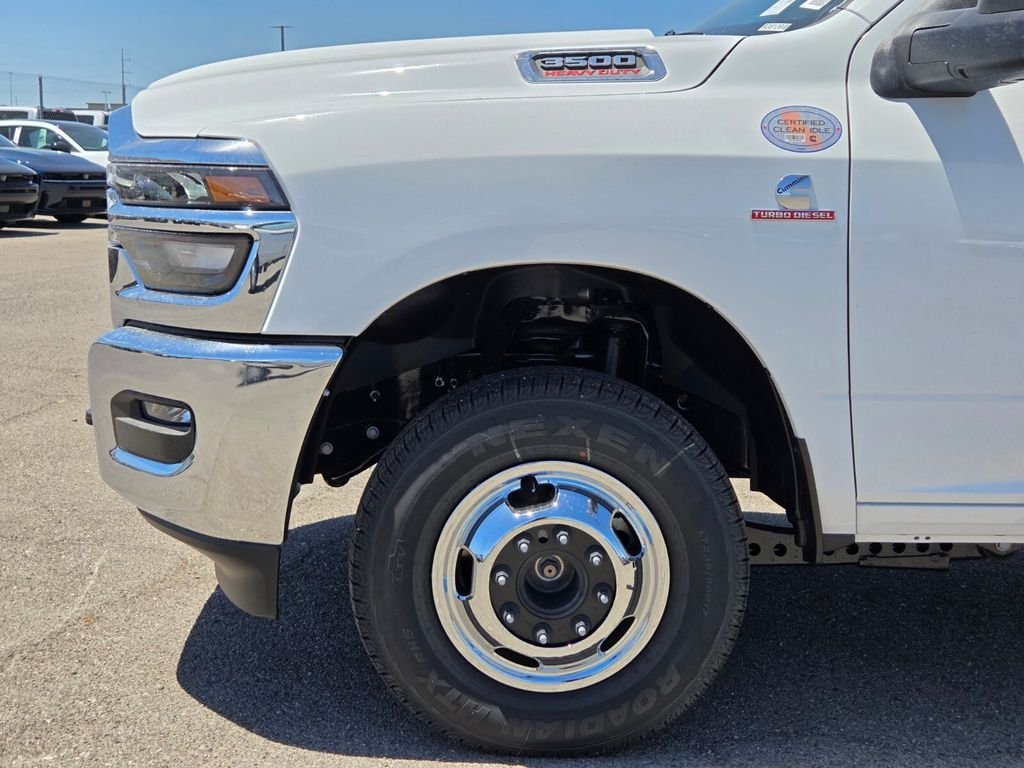 New 2026 Bright White Clear-Coat Exterior Paint RAM Tradesman image 5