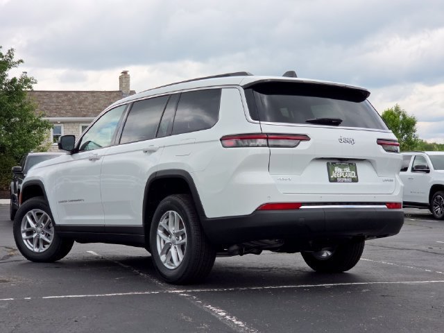New 2026 Bright White Clear-Coat Exterior Paint Jeep Laredo image 25