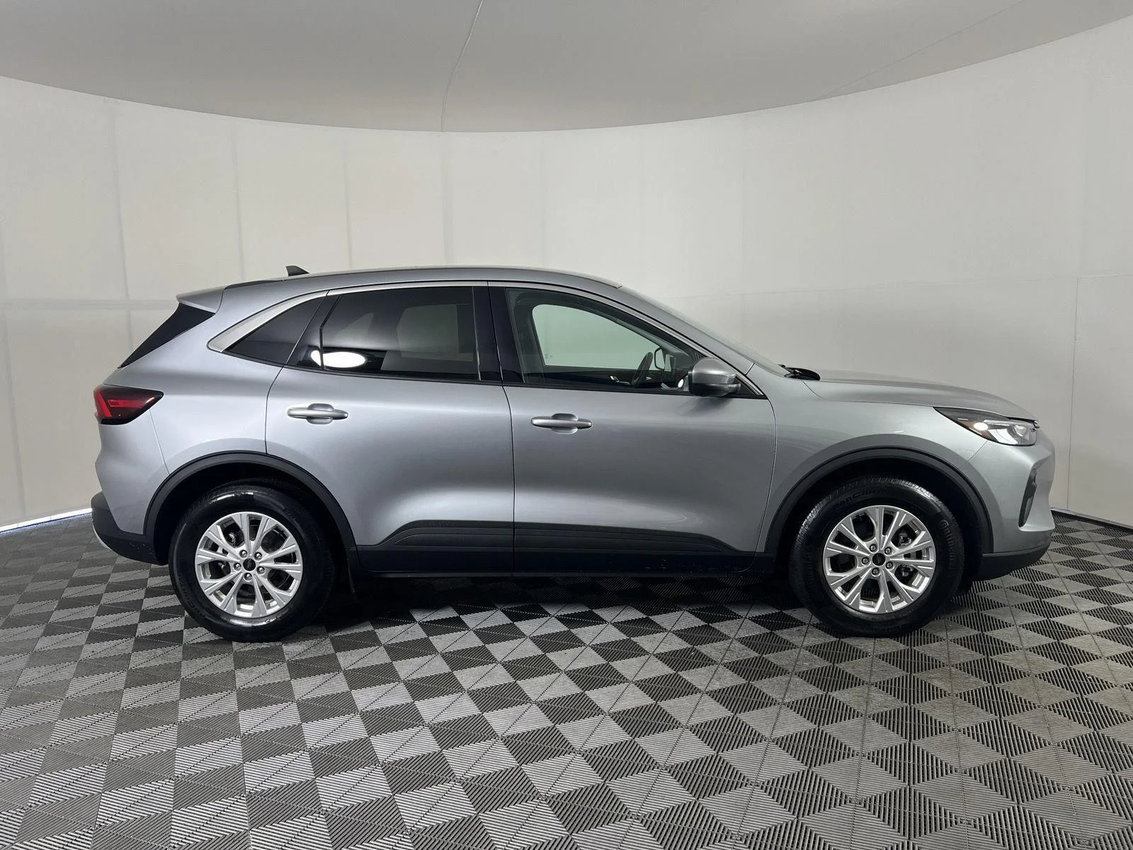 Used 2023 Gy Ford Active image 25