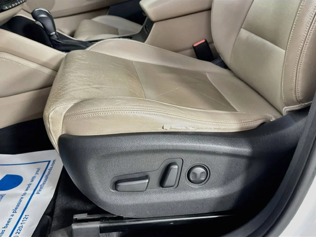 Used 2017 Winter White Hyundai Limited image 25