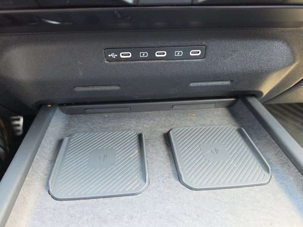 Used 2027 Black Kia SX image 25