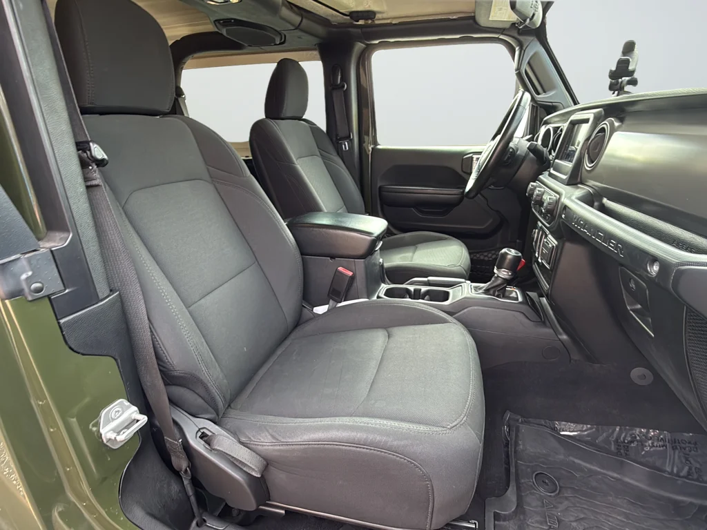 Used 2021 Green Jeep Sport S image 25
