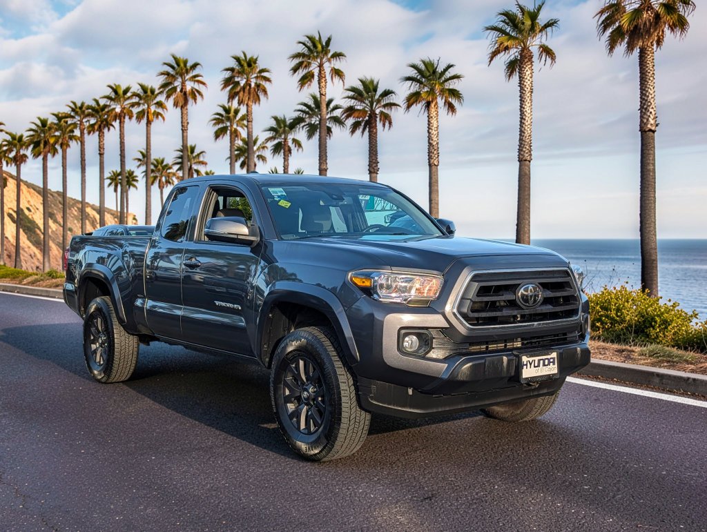 Used 2020 Gray Toyota SR5 image 4