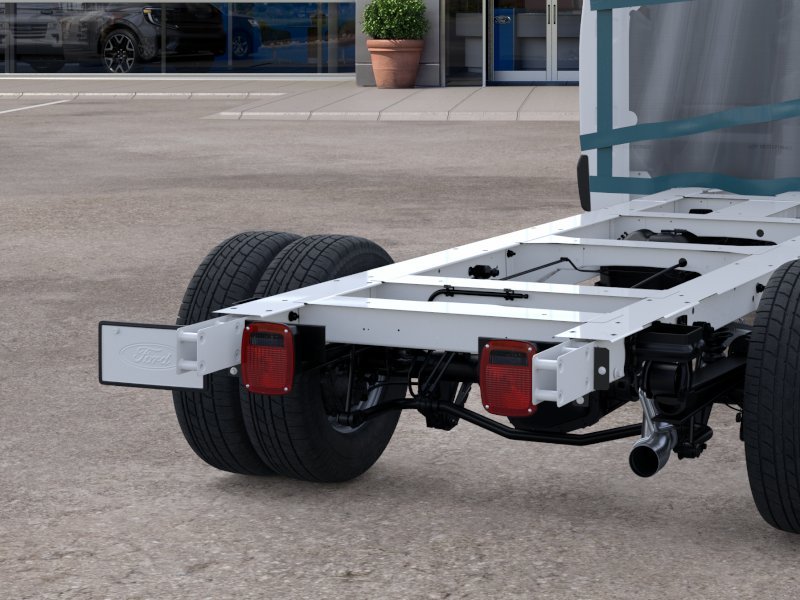 New 2026 Oxford White Ford Cutaway image 21