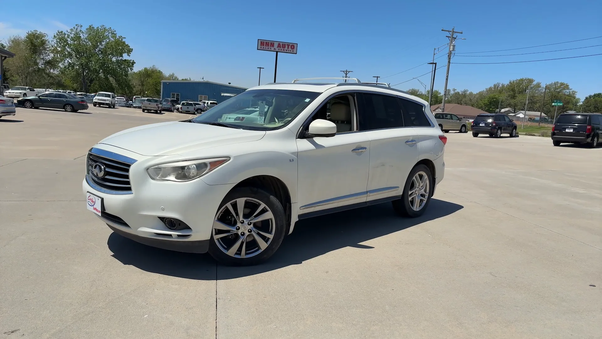 Used 2014 White INFINITI  image 1