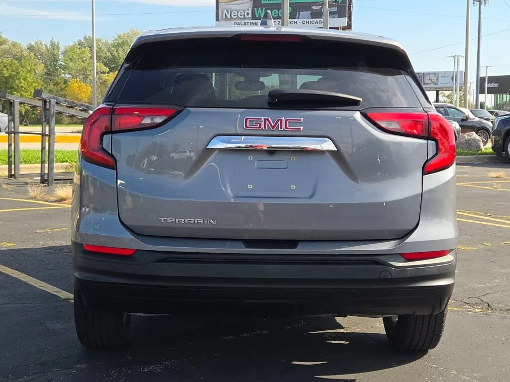 Used 2021 Gray GMC SLE image 11