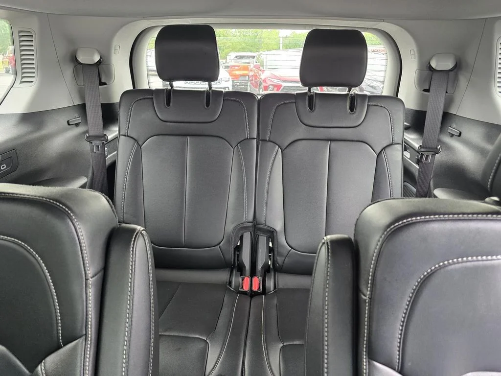 Used 2021 Red Jeep Limited 4x4 image 12