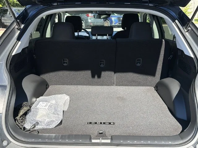 Used 2023 Black Hyundai SE image 40